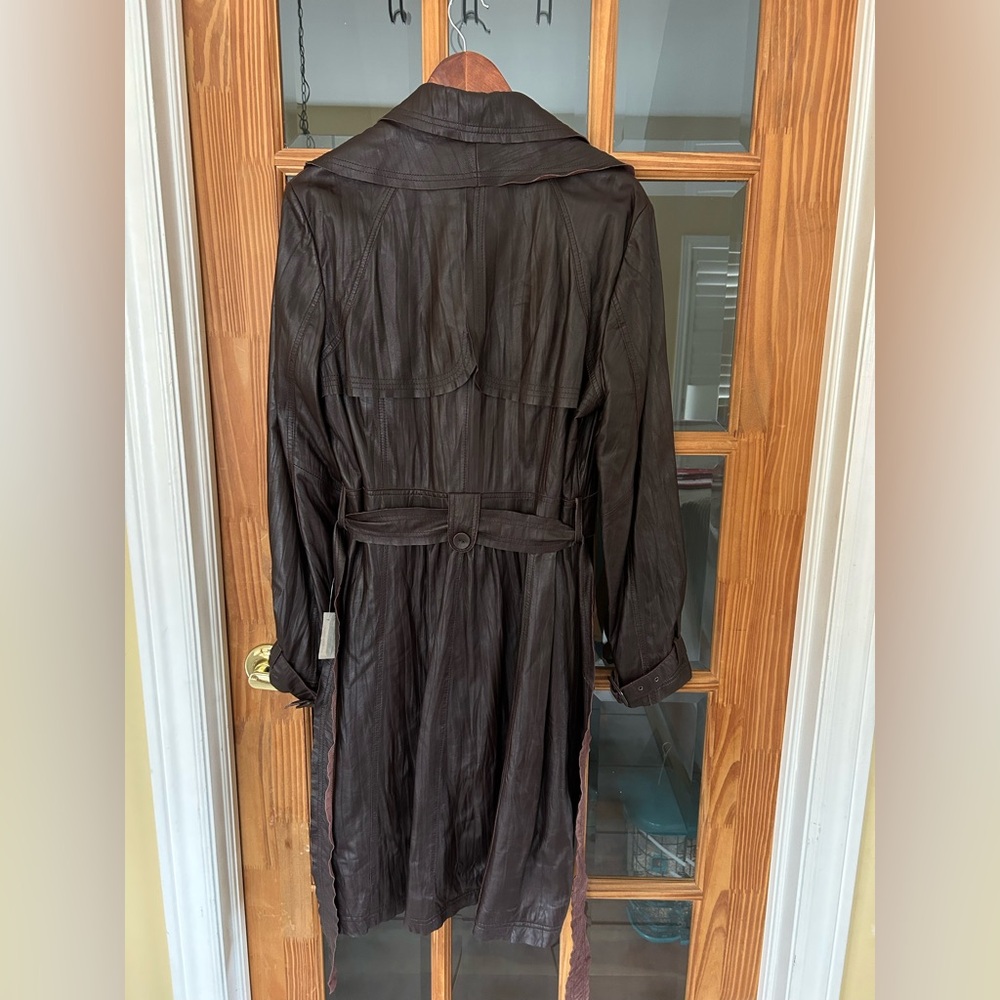 Danier Women's Brown Leather Trench Coat with Belt - Picture 7 of 16
